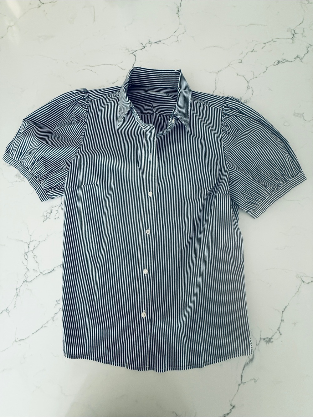 Women’s Navy & White Stripe Puff Short-Sleeve Button-Up Shirt size M